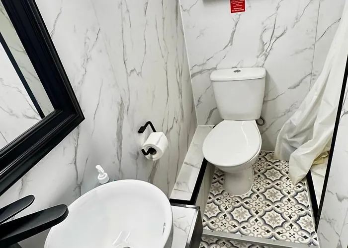 Oyo Avalon Lifestyle Guest House Brighton